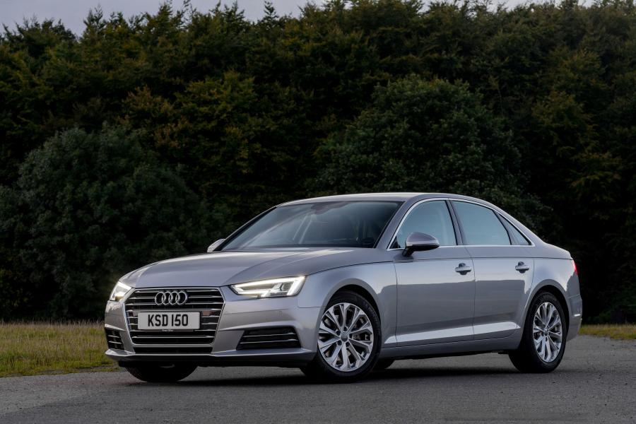  Audi A4 2.0 TDI Ultra (B9) 2015 года  (UK) (фото 13 из 19)
